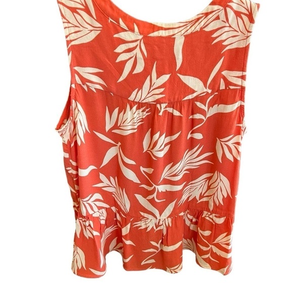 Loft Palm Henley Peplum Shell in Medium - Picture 4 of 8